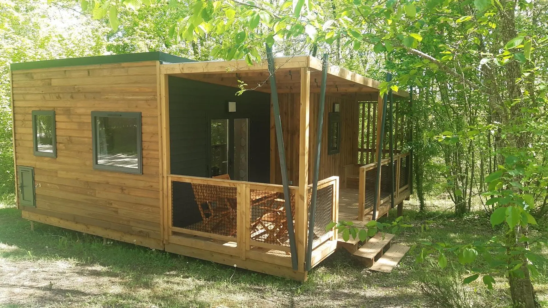Campsite La Clairiere - Ecolieu De Vacances Lamothe-Fenelon