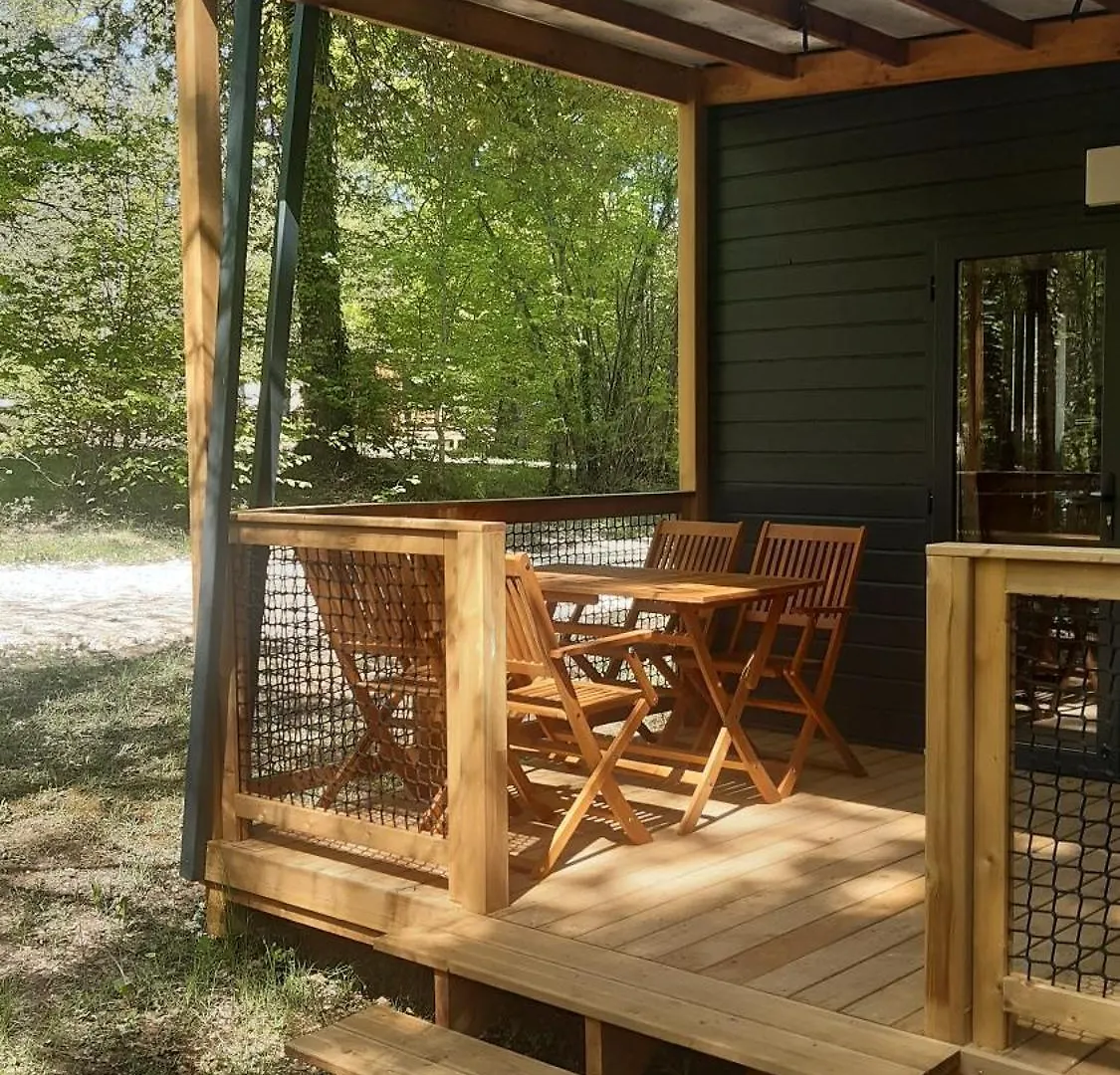 Campsite La Clairiere - Ecolieu De Vacances Lamothe-Fenelon